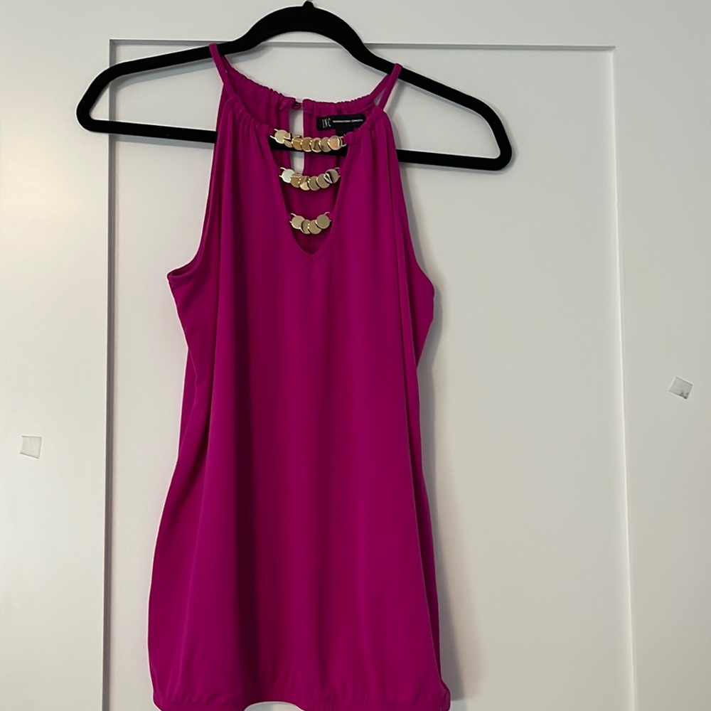 New Inc beautiful sleeveless top with gold jewelry across neck